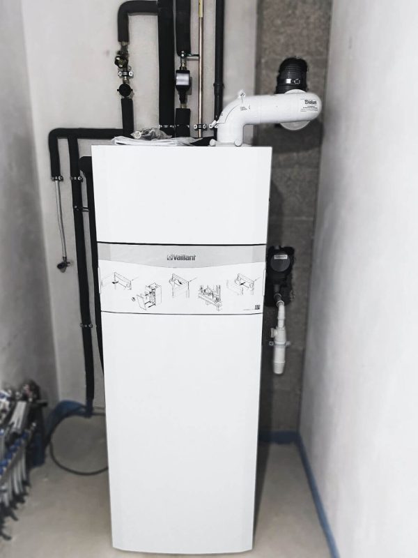 Heizungstausch, Solarkollektoren, regenerativ, Installateur, Vaillant ecoCOMPACT VSC Brennwert-Kompaktgerät mit Solar - Düren